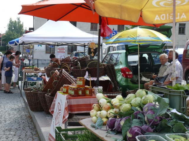 Proběhl červencový farmářský trh ve Vlašimi